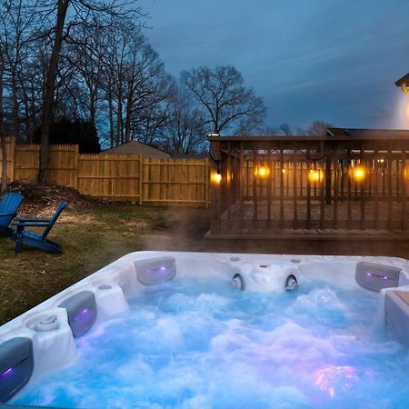 New! Updated Mystic Home W/ Sauna, Hot Tub & Deck Kültér fotó