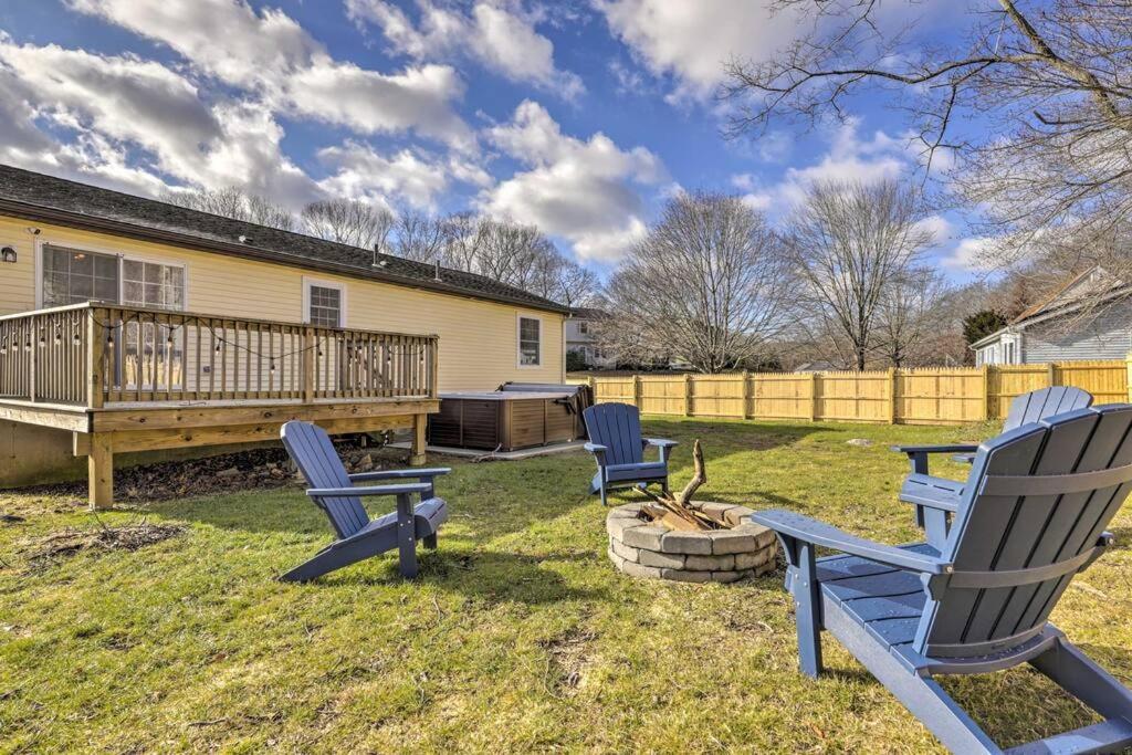 New! Updated Mystic Home W/ Sauna, Hot Tub & Deck Kültér fotó