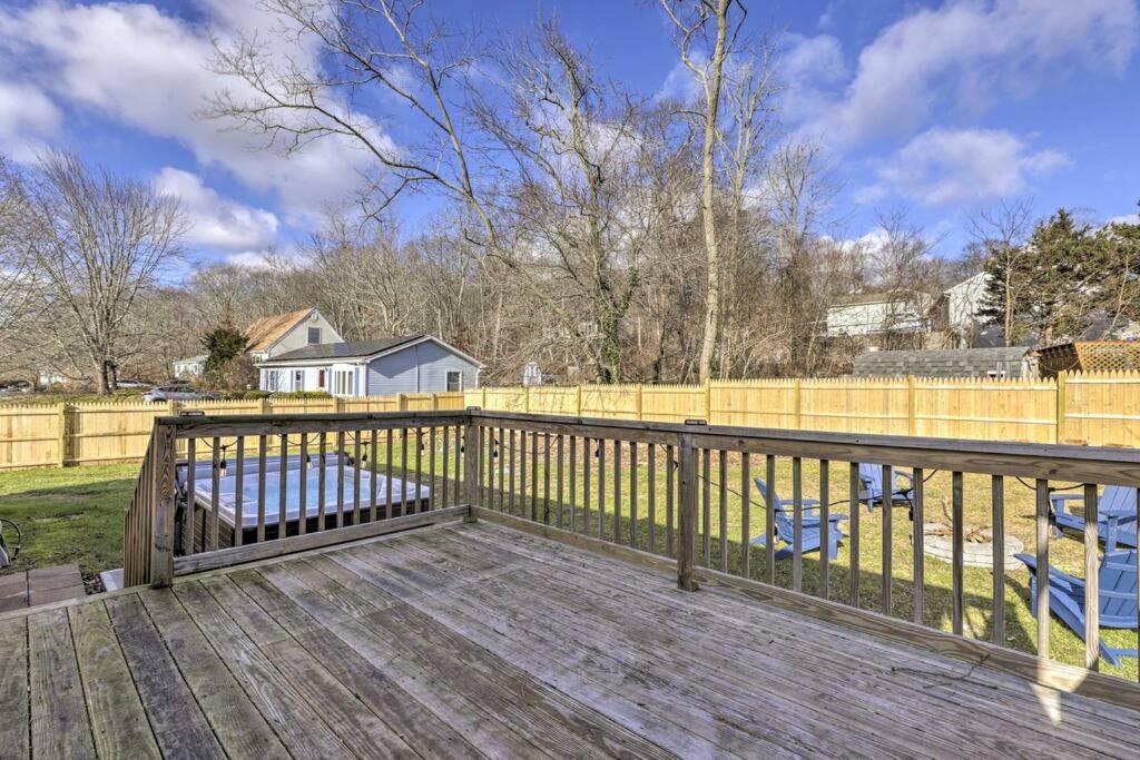 New! Updated Mystic Home W/ Sauna, Hot Tub & Deck Kültér fotó