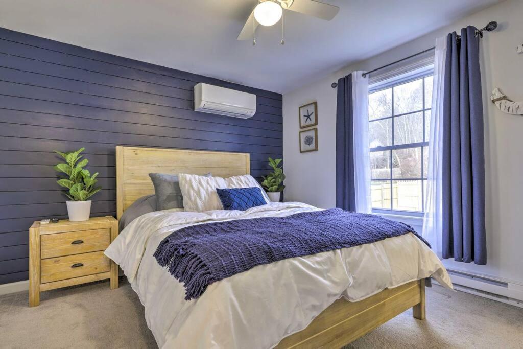 New! Updated Mystic Home W/ Sauna, Hot Tub & Deck Kültér fotó