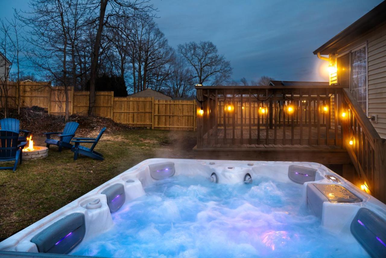 New! Updated Mystic Home W/ Sauna, Hot Tub & Deck Kültér fotó
