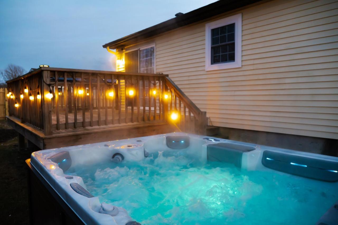 New! Updated Mystic Home W/ Sauna, Hot Tub & Deck Kültér fotó