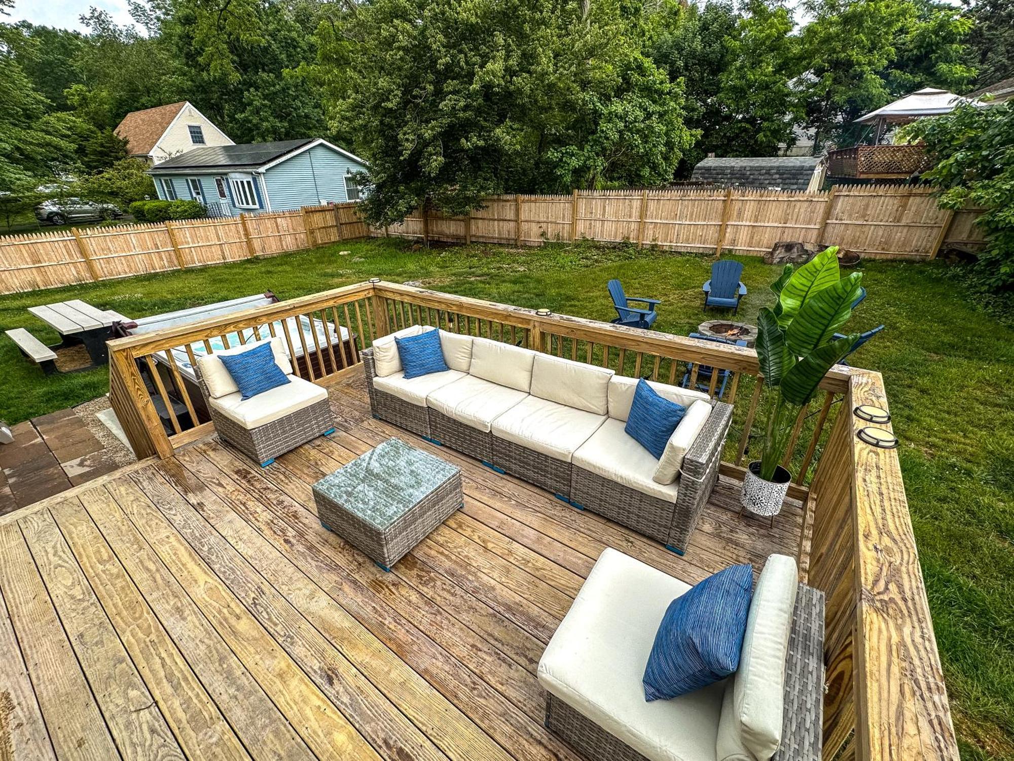 New! Updated Mystic Home W/ Sauna, Hot Tub & Deck Kültér fotó